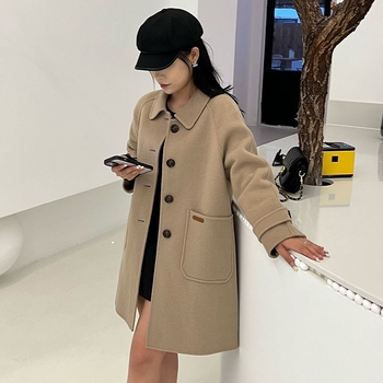 Γυναικείο διπλής όψης παλτό από μαλλί, μεσαίου μήκους, γιακά τύπου κουκλάκι, χαλαρή εφαρμογή, μανίκια 3/4.