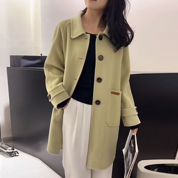 Γυναικείο διπλής όψης παλτό από μαλλί, μεσαίου μήκους, γιακά τύπου κουκλάκι, χαλαρή εφαρμογή, μανίκια 3/4.