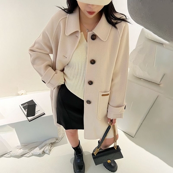 Γυναικείο διπλής όψης παλτό από μαλλί, μεσαίου μήκους, γιακά τύπου κουκλάκι, χαλαρή εφαρμογή, μανίκια 3/4.