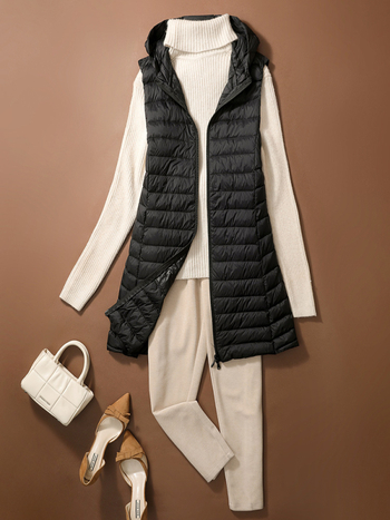 Sieviešu plāna pūkaina veste ar kapuci, garš siluets, neilona ārējais materiāls, balta pīļu pūka pildījums