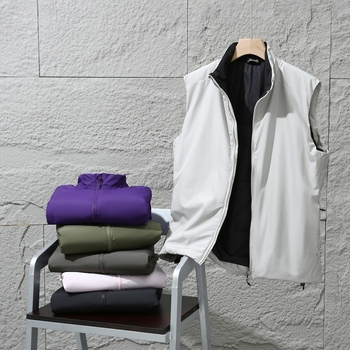 Vastag poliészter töltetű pamutkeverék mellény vízlepergető és szélvédő technológiával, őszi-téli szezon, kapucni nélkül, oldalsó zsebek, felnőtteknek