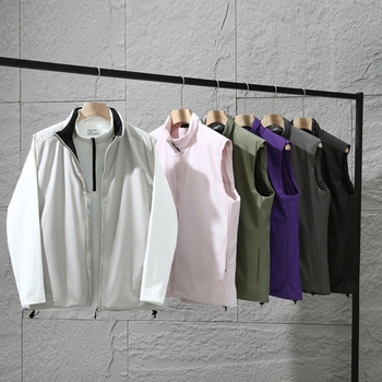 Vastag poliészter töltetű pamutkeverék mellény vízlepergető és szélvédő technológiával, őszi-téli szezon, kapucni nélkül, oldalsó zsebek, felnőtteknek