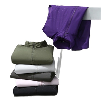 Vastag poliészter töltetű pamutkeverék mellény vízlepergető és szélvédő technológiával, őszi-téli szezon, kapucni nélkül, oldalsó zsebek, felnőtteknek