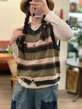 Raibā bez piedurknēm veste ar vienas rindas pogu, bez apkakles, kokvilnas adījums