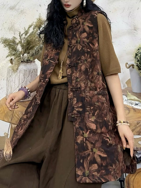 Kokvilnas veste ar retro ziedu patchwork motīvu, vidēja garuma, apļveida kakla izgriezums, rudens 2025, 90–95% kokvilna