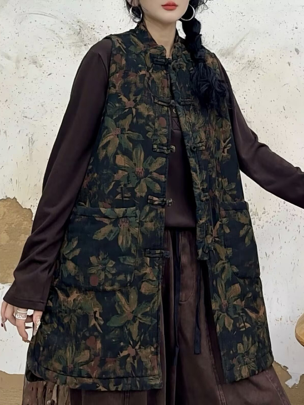 Kokvilnas veste ar retro ziedu patchwork motīvu, vidēja garuma, apļveida kakla izgriezums, rudens 2025, 90–95% kokvilna