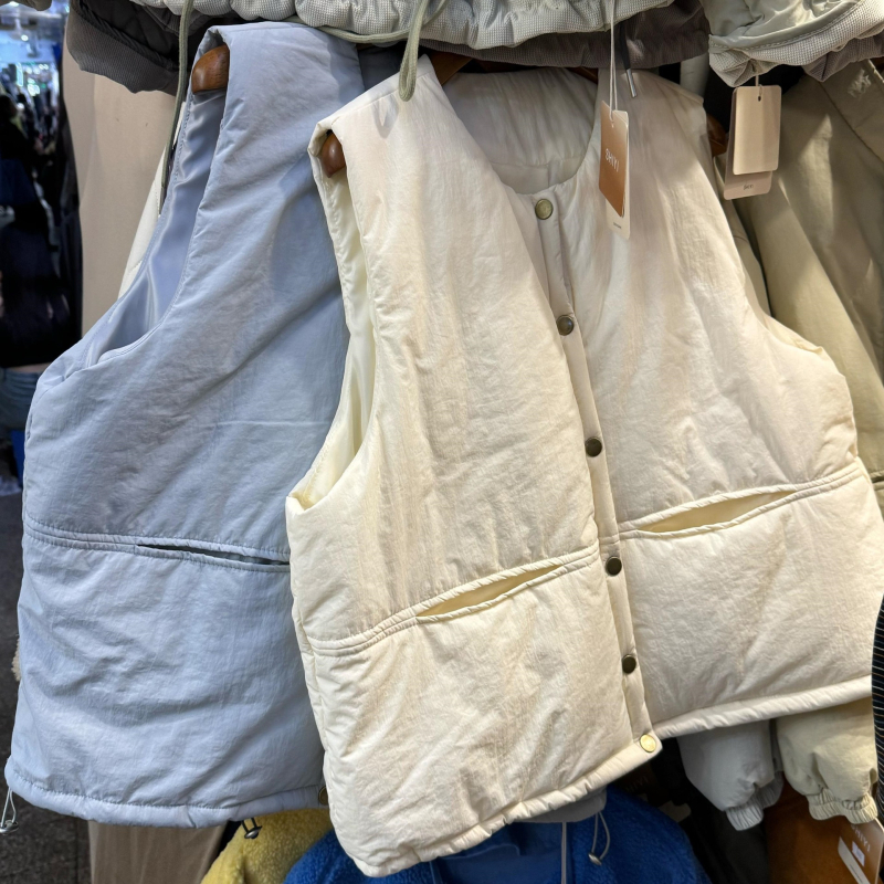 Chenille auduma veste ar kokvilnas pildījumu, apaļā kakla līnija, bez piedurknēm