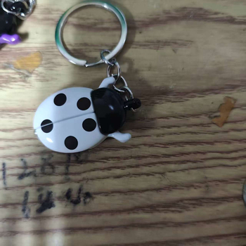 Katicabogár motívumú kvarc zsebóra, fém tokkal, organikus üvegből készült tükör, mutató kijelző, testreszabható