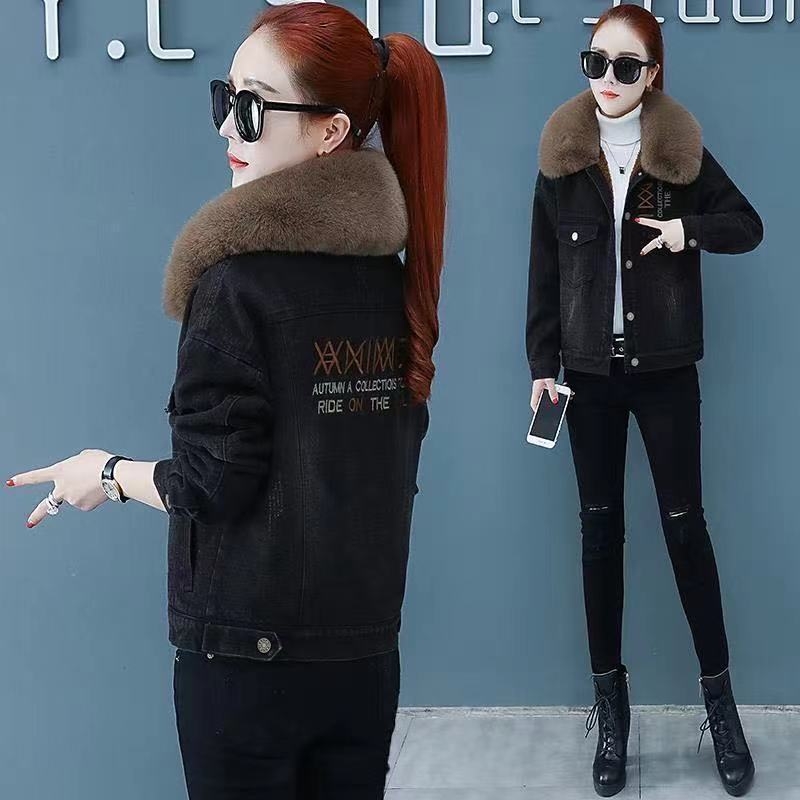 Τζιν γυναικειό μπουφάν με φλις επένδυση, παχυσμένο, με γιακά πόλο, μακριά μανίκια