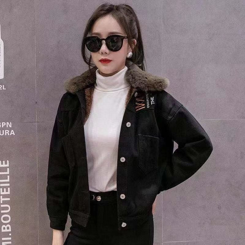 Τζιν γυναικειό μπουφάν με φλις επένδυση, παχυσμένο, με γιακά πόλο, μακριά μανίκια