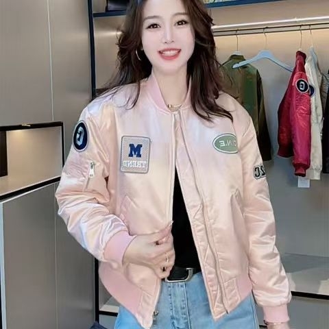 Sieviešu quiltēta bomber jaka amerikāņu stilā, īss griezums, stāvošs apkakle, rāvējslēdzējs, poliesters, patchwork raksts