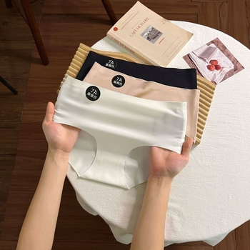 Žensko sportsko donje rublje za jogu s antibakterijskom podlogom od Mulberry svile; glavna tkanina: najlon; vlakna 31–40d; pleteni materijal; srednji pojas; prozračan i nevidljiv ispod odjeće.