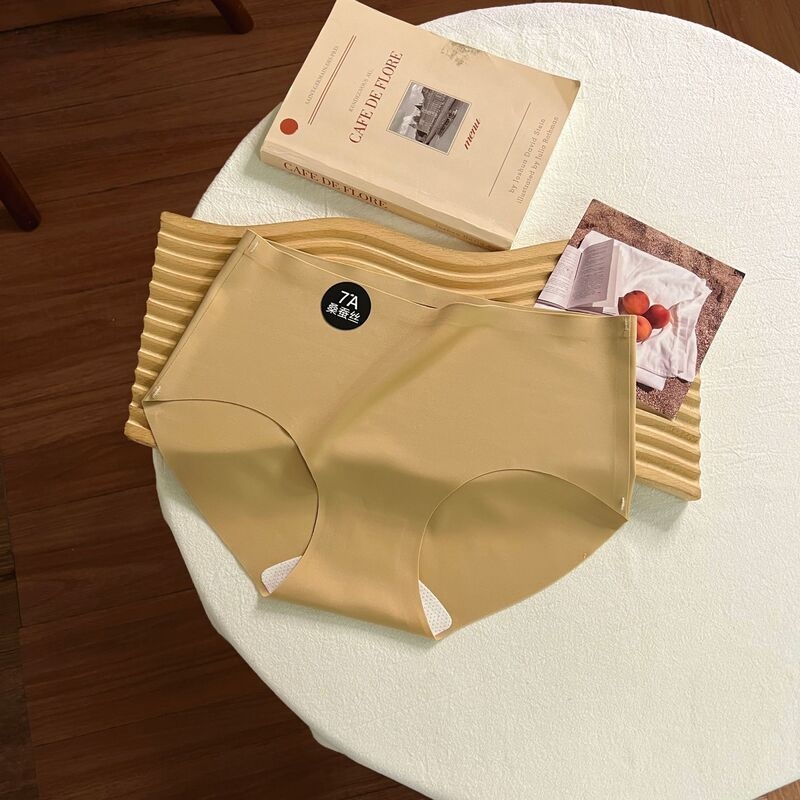 Žensko sportsko donje rublje za jogu s antibakterijskom podlogom od Mulberry svile; glavna tkanina: najlon; vlakna 31–40d; pleteni materijal; srednji pojas; prozračan i nevidljiv ispod odjeće.