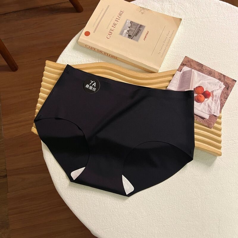 Žensko sportsko donje rublje za jogu s antibakterijskom podlogom od Mulberry svile; glavna tkanina: najlon; vlakna 31–40d; pleteni materijal; srednji pojas; prozračan i nevidljiv ispod odjeće.