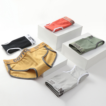 Női pamut alsónemű középmagas derekú, egyszínű minta, fő anyag 90–95% pamut, ágyéktáji bélés 90–95% pamut