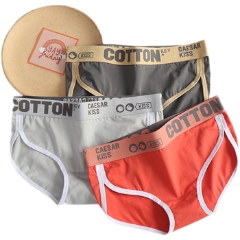 Női pamut alsónemű középmagas derekú, egyszínű minta, fő anyag 90–95% pamut, ágyéktáji bélés 90–95% pamut