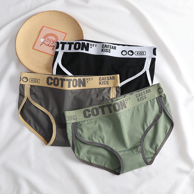 Női pamut alsónemű középmagas derekú, egyszínű minta, fő anyag 90–95% pamut, ágyéktáji bélés 90–95% pamut