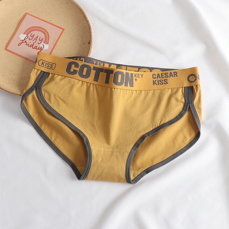 Női pamut alsónemű középmagas derekú, egyszínű minta, fő anyag 90–95% pamut, ágyéktáji bélés 90–95% pamut