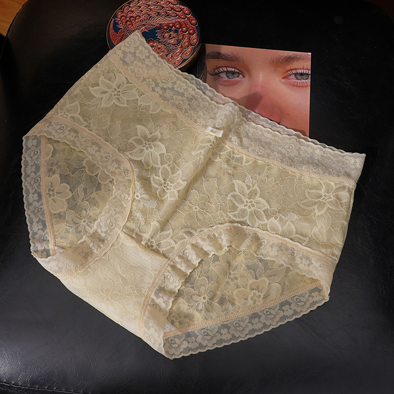 Ženske gaćice s francuskom čipkom, srednji struk, najlon materijal, podstava od Mulberry svile (80–90%), prozračne, antibakterijske