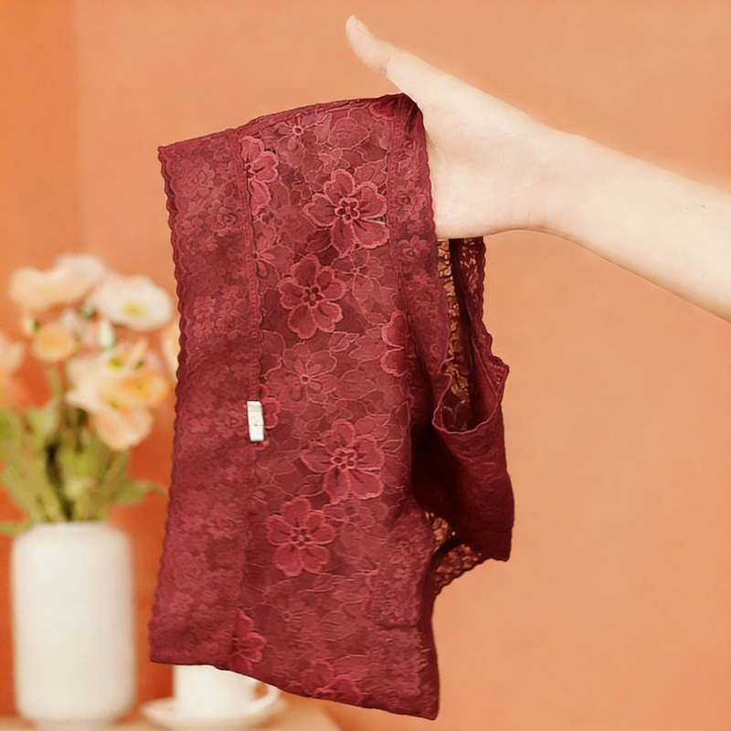 Ženske gaćice s francuskom čipkom, srednji struk, najlon materijal, podstava od Mulberry svile (80–90%), prozračne, antibakterijske