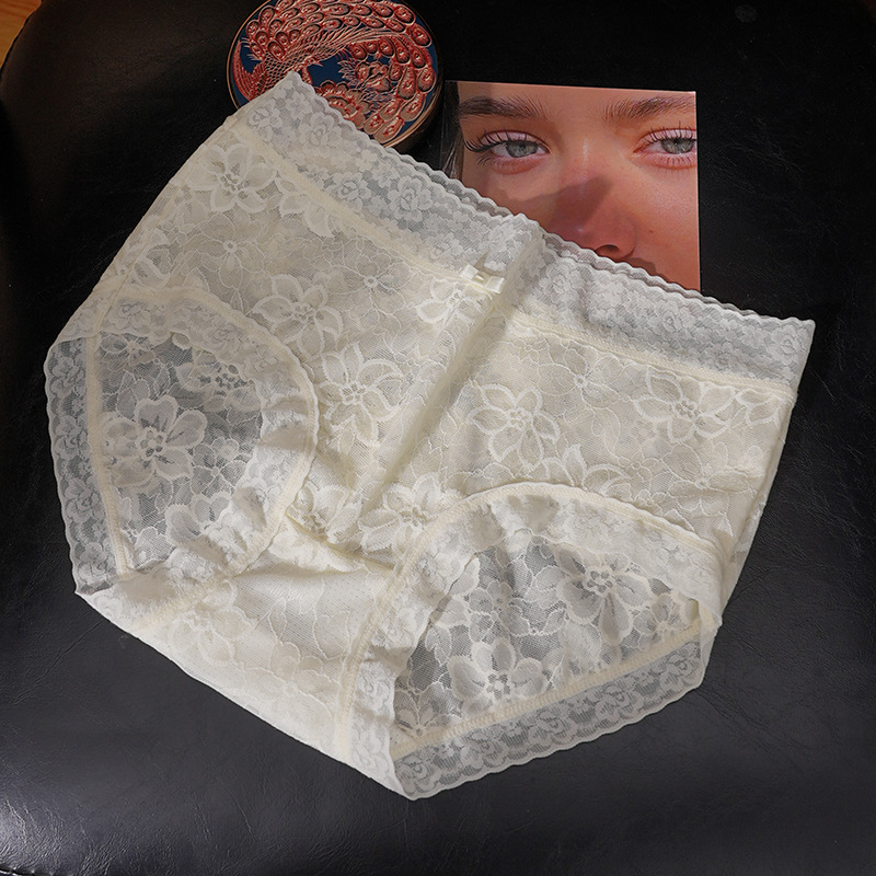Ženske gaćice s francuskom čipkom, srednji struk, najlon materijal, podstava od Mulberry svile (80–90%), prozračne, antibakterijske