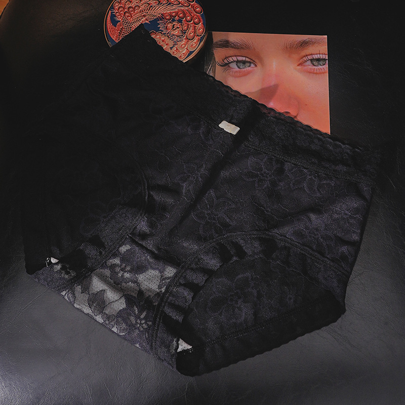 Ženske gaćice s francuskom čipkom, srednji struk, najlon materijal, podstava od Mulberry svile (80–90%), prozračne, antibakterijske