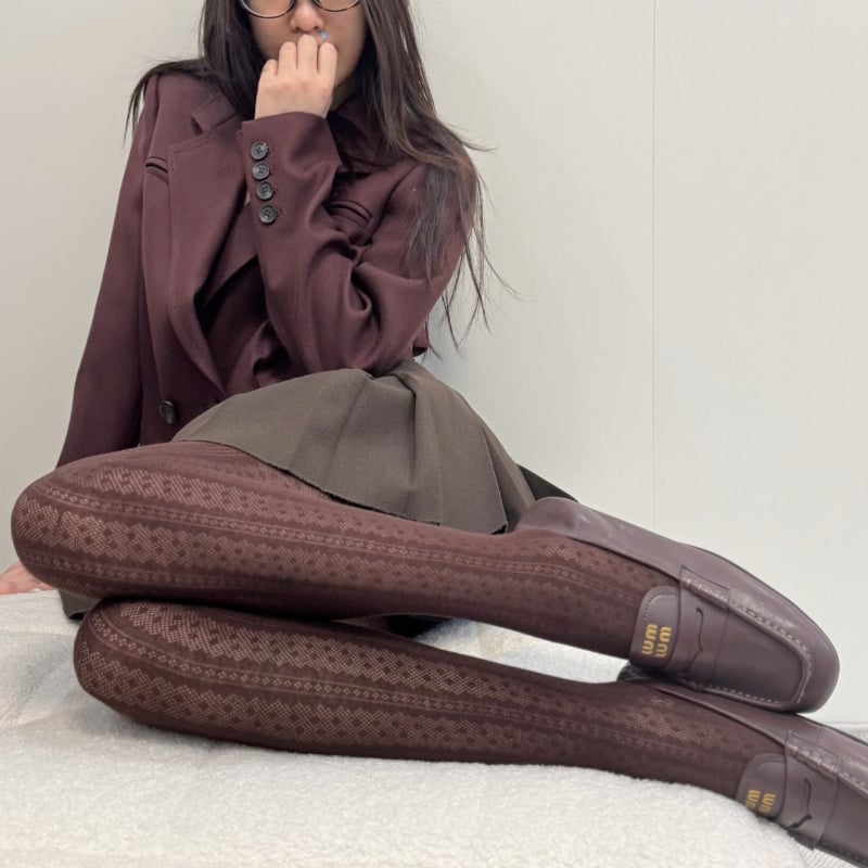 Čarape s nogama, pamuk 50–70%, tanke i prozračne, visoka elastičnost, retro žakard s prugama/kockicama