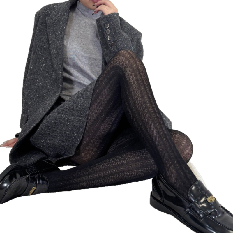 Čarape s nogama, pamuk 50–70%, tanke i prozračne, visoka elastičnost, retro žakard s prugama/kockicama