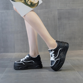 Platformske tenisice od kože od mikrovlakana, okrugli vrh, prednje vezanje šnurkama, platforma 6–8 cm, potplat poliuretanski