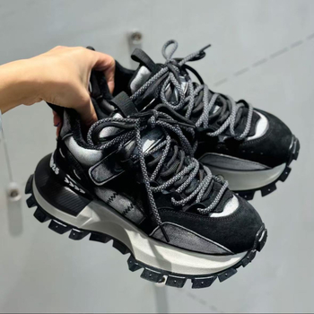 Ženske casual tenisice s blok-dizajnom boja, gornji dio od mikrovlaknaste kože, 3–5 cm debela platforma, vezanje, latex uložak