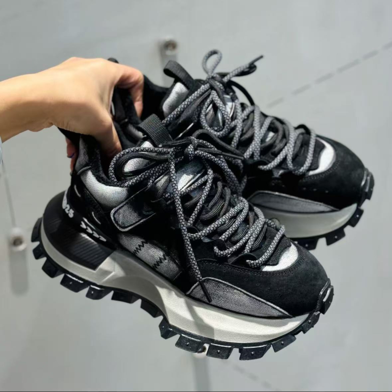 Ženske casual tenisice s blok-dizajnom boja, gornji dio od mikrovlaknaste kože, 3–5 cm debela platforma, vezanje, latex uložak