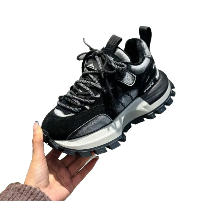 Ženske casual tenisice s blok-dizajnom boja, gornji dio od mikrovlaknaste kože, 3–5 cm debela platforma, vezanje, latex uložak