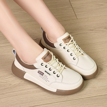 Ženske tenisice s debelom potplatom i platformom, kožni gornji dio, okrugli vrh, vezanje