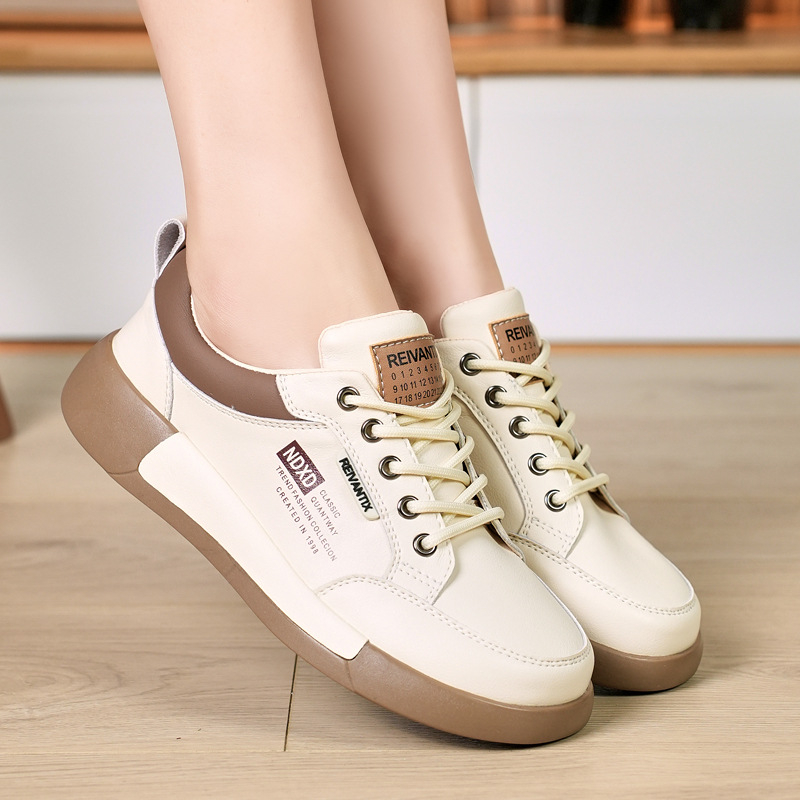 Ženske tenisice s debelom potplatom i platformom, kožni gornji dio, okrugli vrh, vezanje