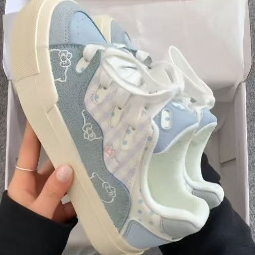 Zemā profila sporta kurpes ar sintētiskas ādas augšpusi, putas gumijas zole, PU zolīte, anti-slīdēšana un izturīgas, piemērotas pavasarim