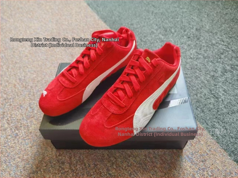 Unisex kedas ar īstu ādu un sietu augšdaļu, gumijas zole, zems profils, pretslīdēšana