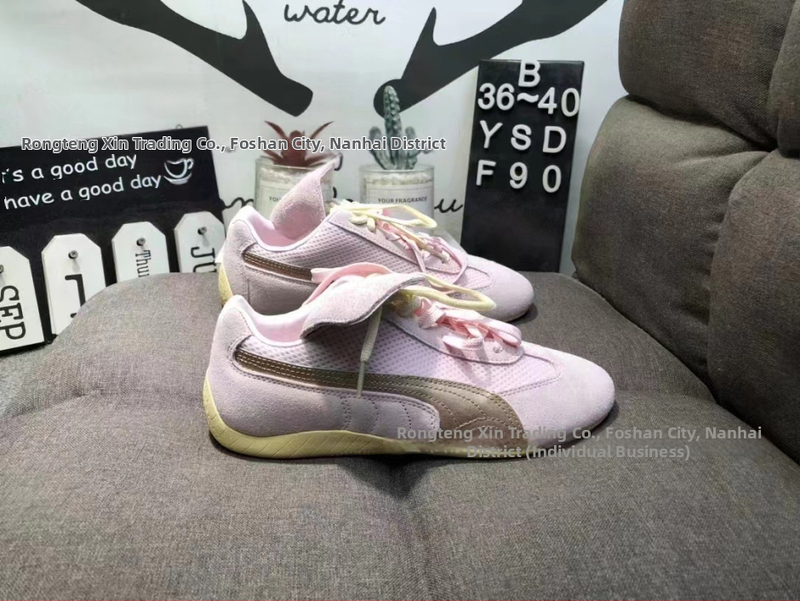 Unisex kedas ar īstu ādu un sietu augšdaļu, gumijas zole, zems profils, pretslīdēšana