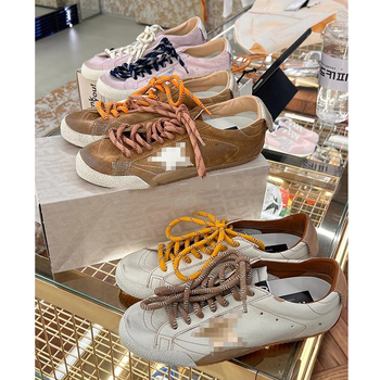 Női mindennapi sportcipő – felsőrész valódi bőrből, latex talpbetét, gumitalp, alacsony szár, fűzős zárás, matt felület