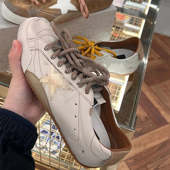 Női mindennapi sportcipő – felsőrész valódi bőrből, latex talpbetét, gumitalp, alacsony szár, fűzős zárás, matt felület