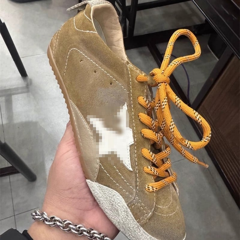 Női mindennapi sportcipő – felsőrész valódi bőrből, latex talpbetét, gumitalp, alacsony szár, fűzős zárás, matt felület