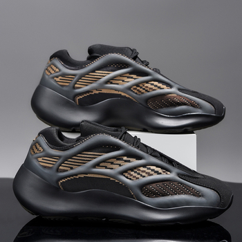 Unisex sportkingad kõrgust tõstva efektiga, tekstiilne ülemine, kummist tald.