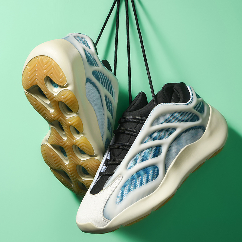 Unisex sportkingad kõrgust tõstva efektiga, tekstiilne ülemine, kummist tald.