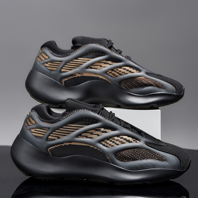 Unisex sportkingad kõrgust tõstva efektiga, tekstiilne ülemine, kummist tald.