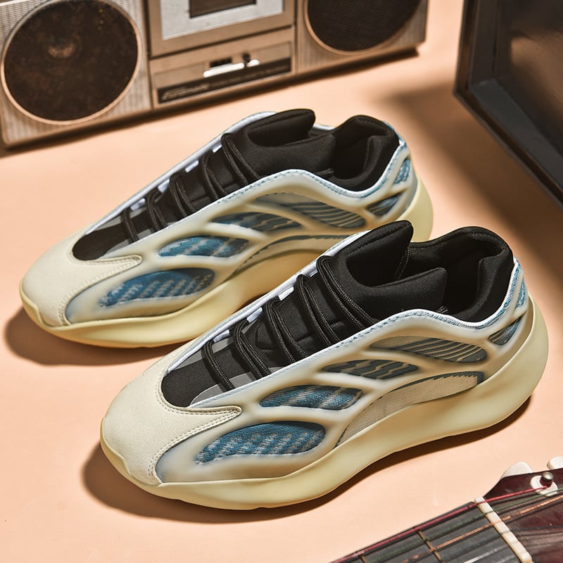 Unisex sportkingad kõrgust tõstva efektiga, tekstiilne ülemine, kummist tald.