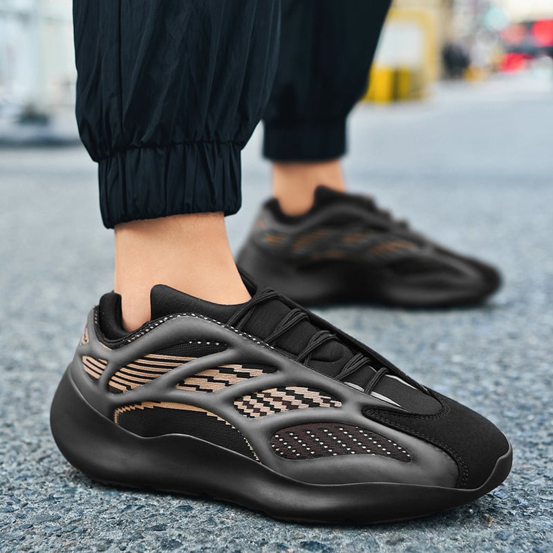 Unisex sportkingad kõrgust tõstva efektiga, tekstiilne ülemine, kummist tald.