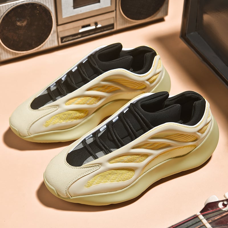 Unisex sportkingad kõrgust tõstva efektiga, tekstiilne ülemine, kummist tald.