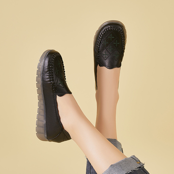 Kožne slip-on ženske cipele za srednju i stariju dobnu skupinu, proljeće, gornji dio od prave kože, potplata od goveđeg tetiva, niski 1–3 cm, ulošci od korejskog pamuka