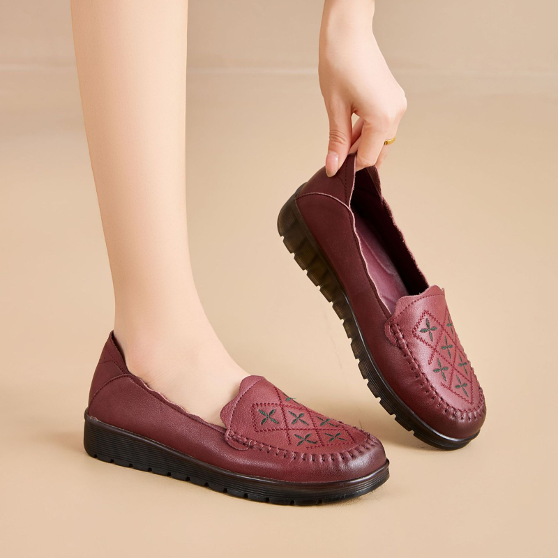 Kožne slip-on ženske cipele za srednju i stariju dobnu skupinu, proljeće, gornji dio od prave kože, potplata od goveđeg tetiva, niski 1–3 cm, ulošci od korejskog pamuka