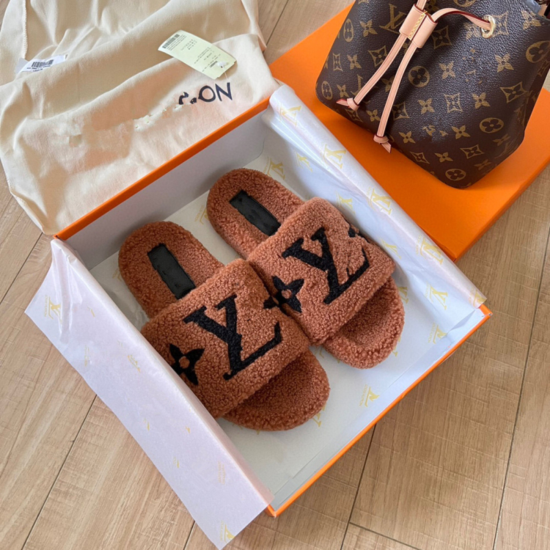 Ženske plišane papuče s gornjim dijelom od velura, unutarnje od umjetne krzn, gumena potplata, slip-on dizajn, tople i protuklizne