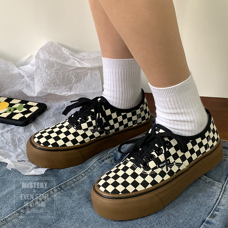 Ženske platnene slip-on tenisice s debelim đonom, mrežasti uzorak, niski gornji dio, vulkanizirana potplata, prozračne